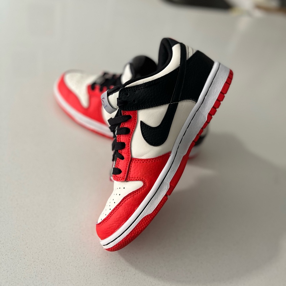 Nike Dunk 75th Anniversary Red / White Shoe Chicago 6 youth - Picture 4 of 9